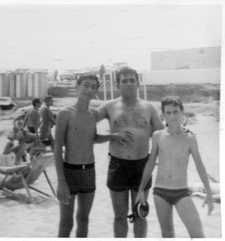 De playa con mi padre Mateo y mi hermano Mateo en Cala Tarida