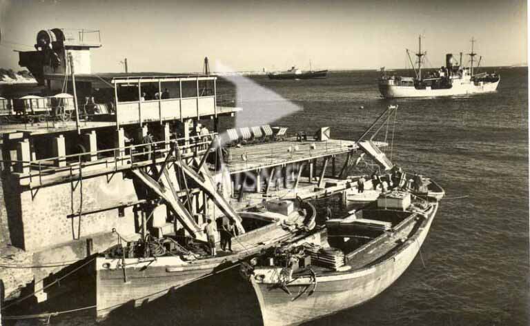 Cargador de sal en las Salinas