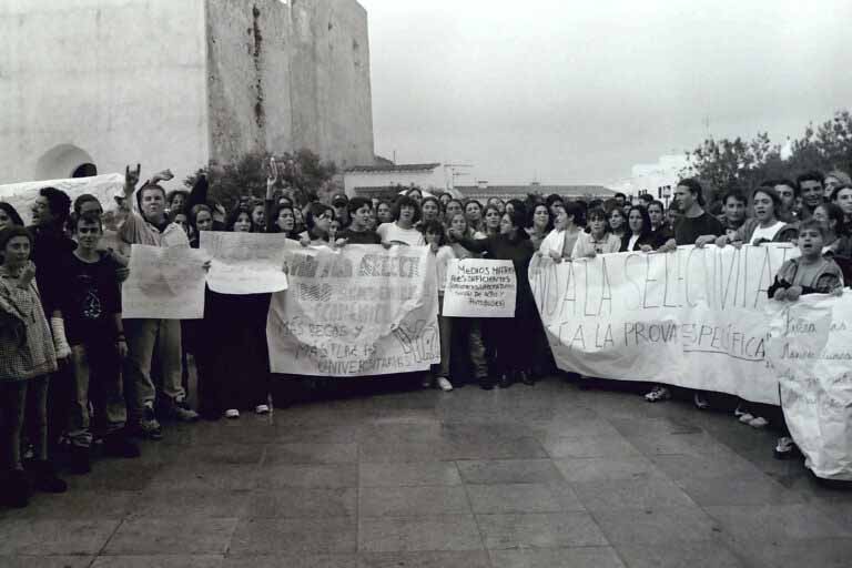 Manifestación estudiantil en Formentera 1997