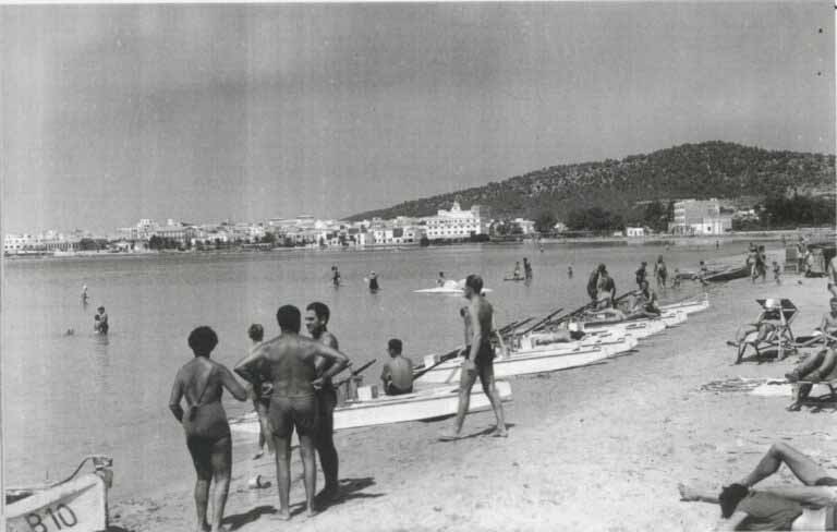 Playa de Sant Antoni en los años 50.
