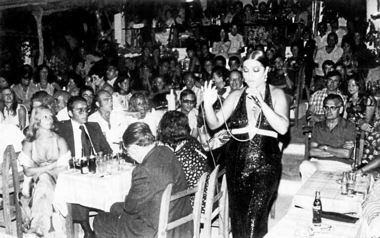Sara Montiel en la sala de fiestas Mar Blau.